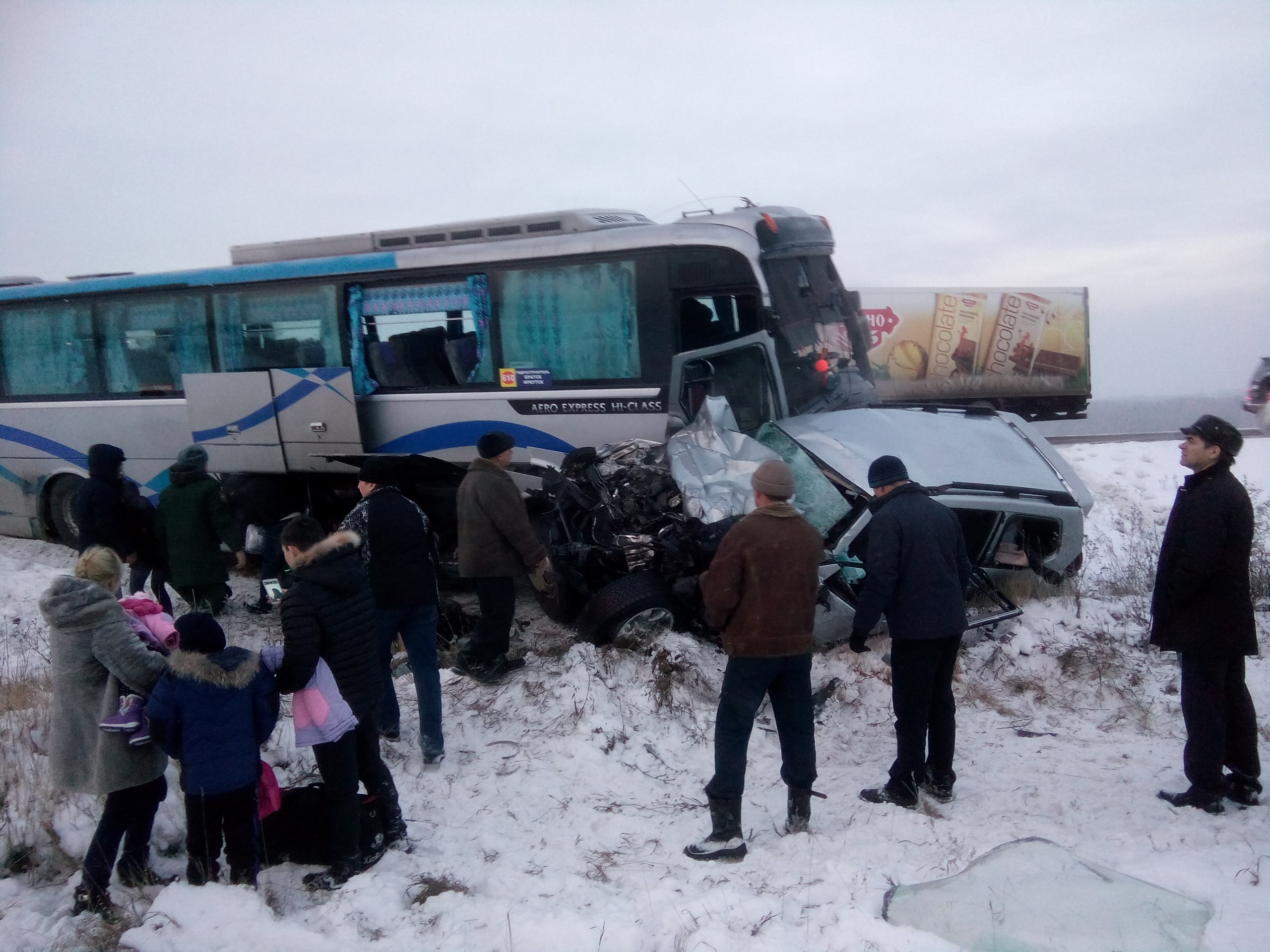 В больницах находятся трое пострадавших в ДТП с иномаркой и автобусом в  Усольском районе » Усольская Городская Газета